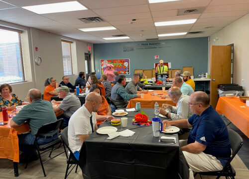 about_0012_Group-Eating